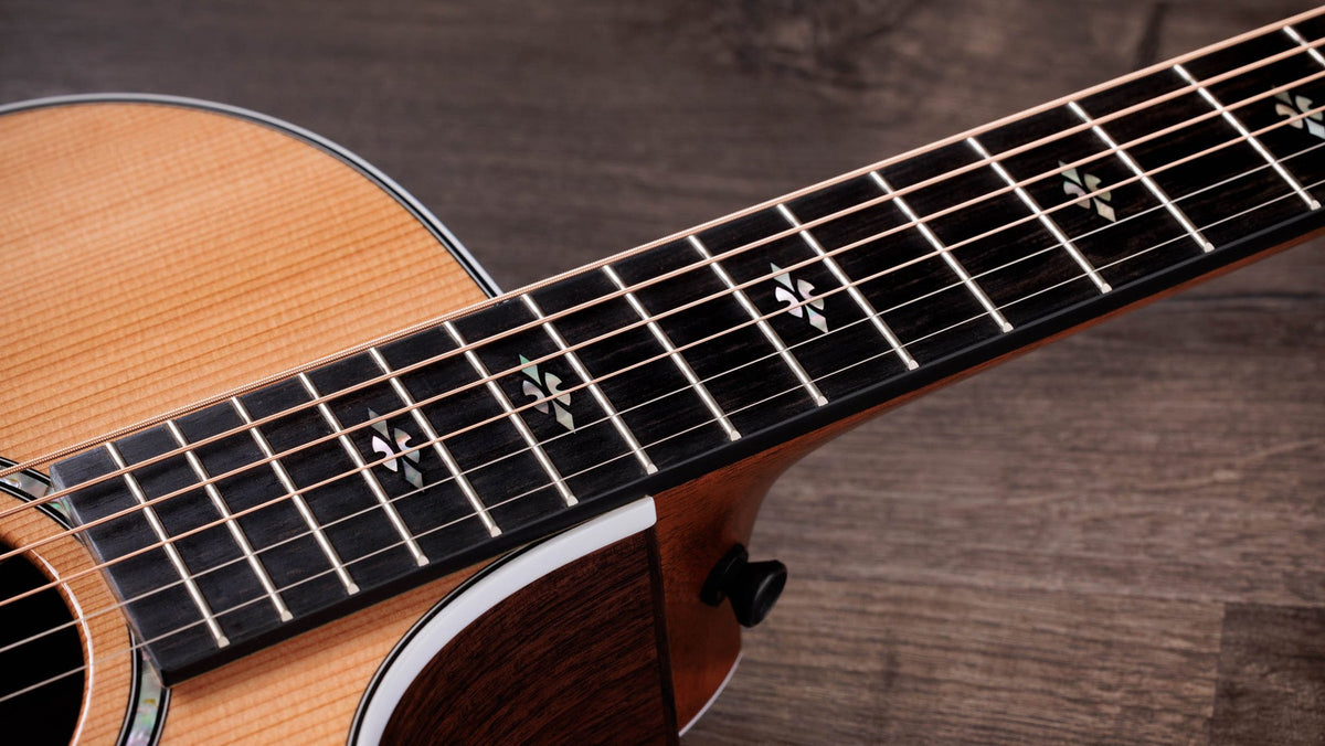 Đàn guitar acoustic điện Taylor 712ce – cận cần đàn và mặt phím (góc 2)