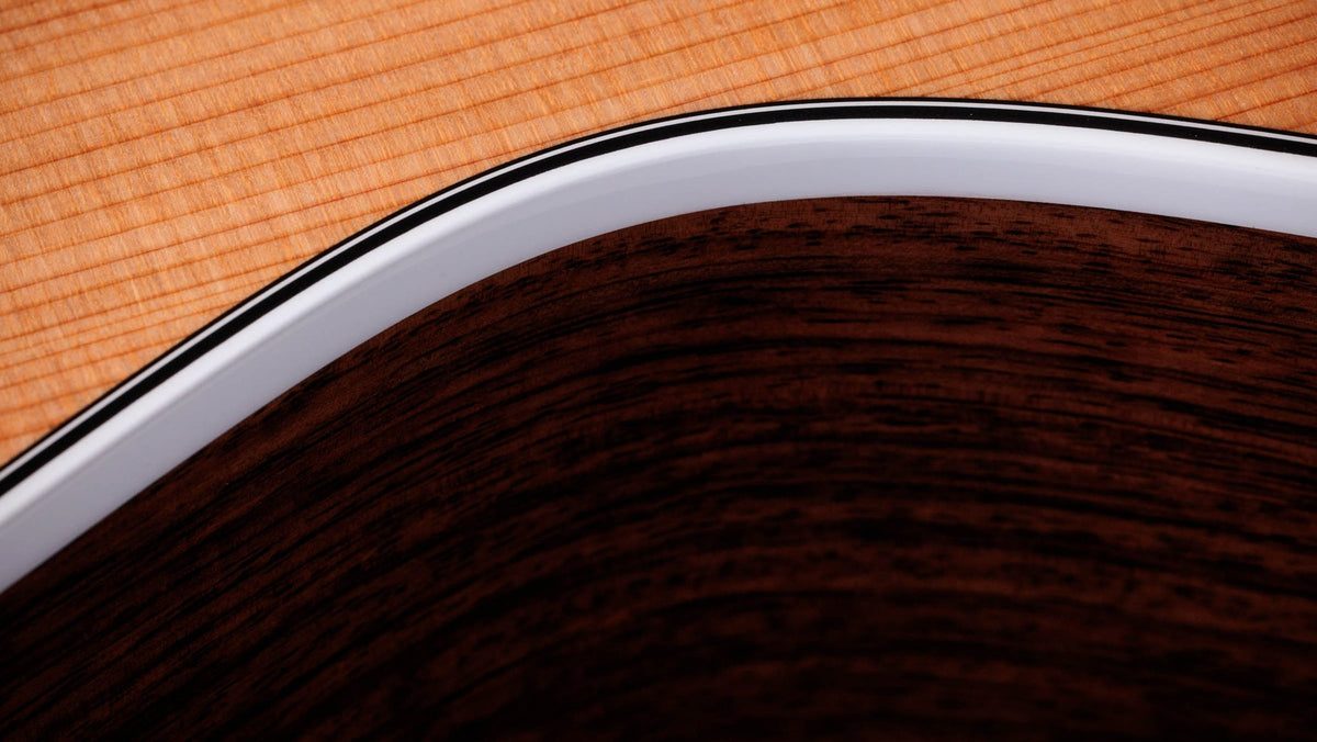 Đàn guitar acoustic điện Taylor 712ce – cận hông đàn (góc 2)