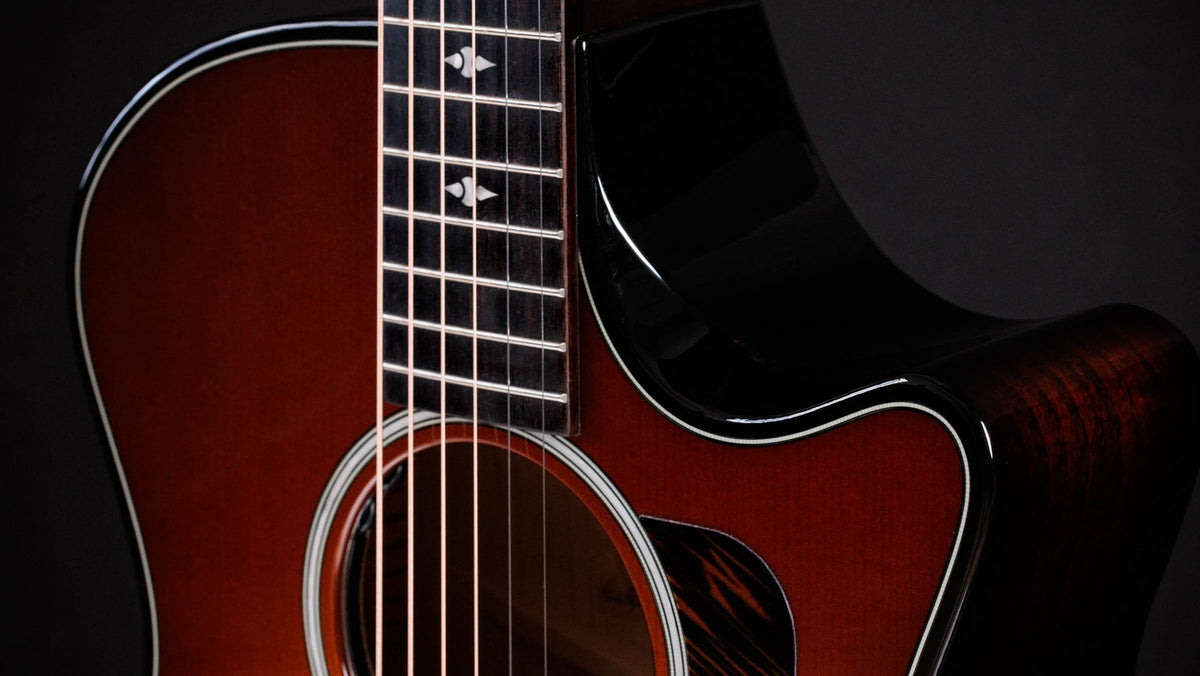 Đàn guitar acoustic điện Taylor Builder's Edition 514ce màu Kona Burst – cận lỗ thoát âm và ngựa đàn