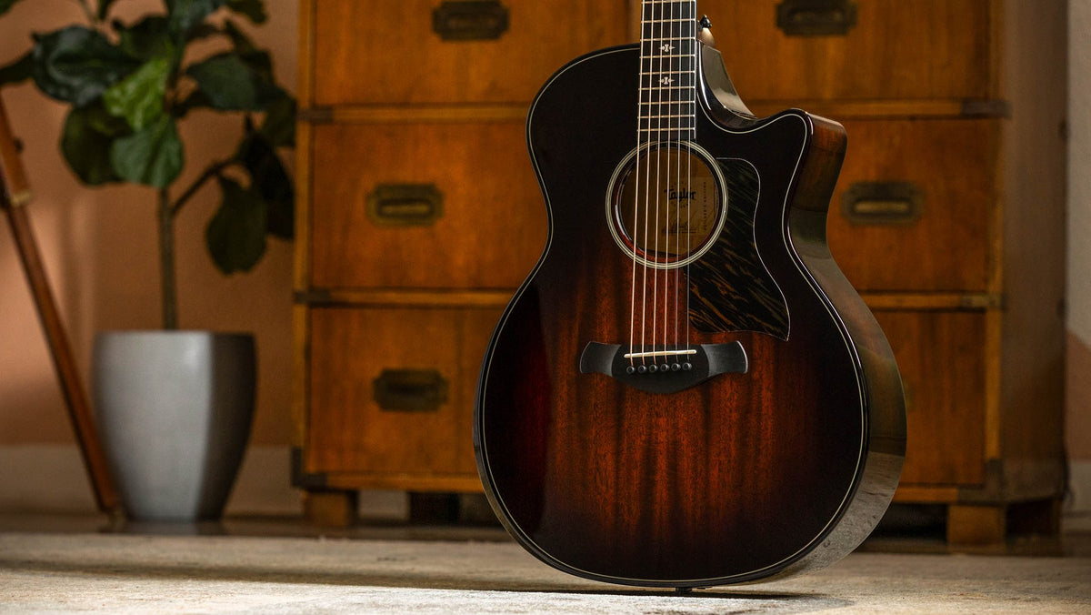 Đàn guitar acoustic điện Taylor Builder's Edition 524ce màu Kona Burst – ảnh chính hãng chụp nằm ngang