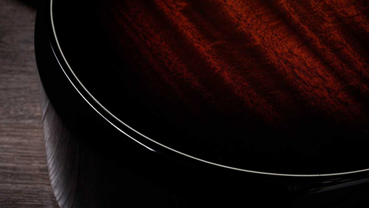 Đàn guitar acoustic điện Taylor Builder's Edition 524ce màu Kona Burst – cận thùng đàn mặt trước