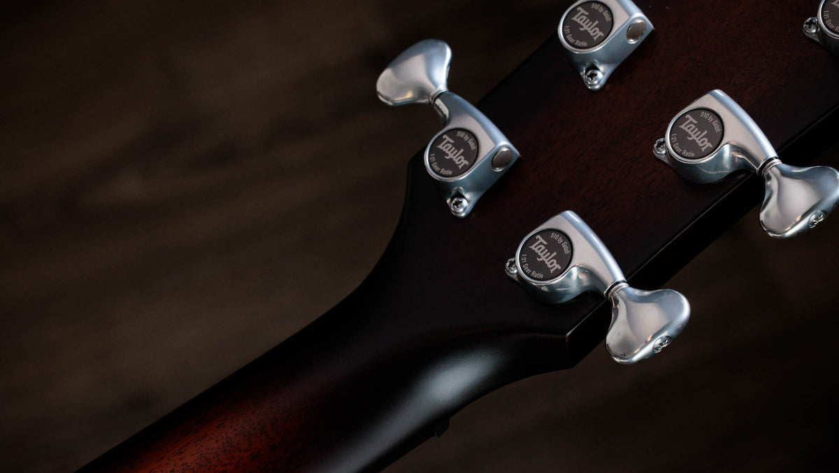 Đàn guitar acoustic điện Taylor Builder's Edition 524ce màu Kona Burst – mặt sau đầu đàn và bộ khóa lên dây