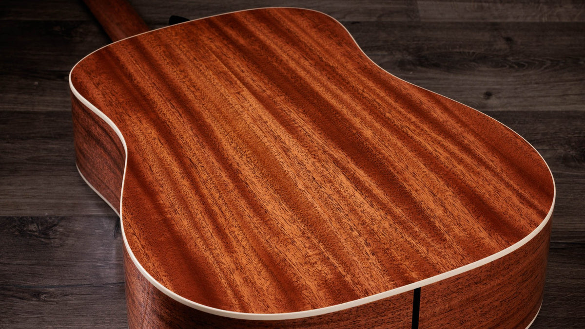 Đàn guitar acoustic điện Taylor Gold Label 510e màu Natural – thùng đàn chụp nghiêng