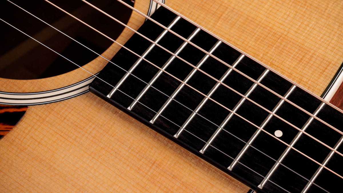 Đàn guitar acoustic điện Taylor Gold Label 512e màu Natural – cận chi tiết hoàn thiện