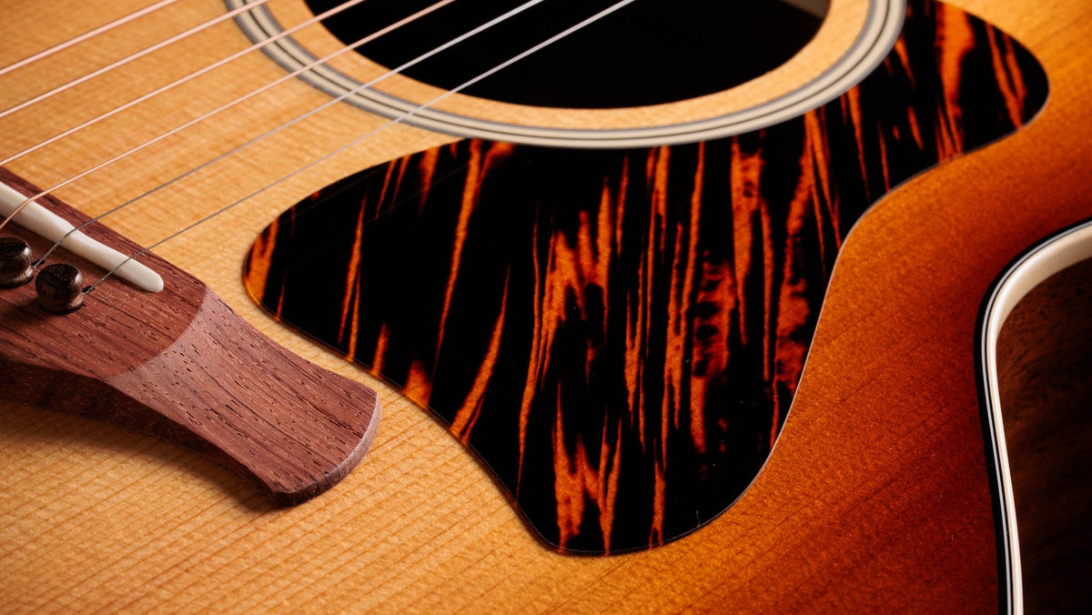 Đàn guitar acoustic điện Taylor Gold Label 514e mặt sunburst, pickguard firestripe – cận chi tiết hoàn thiện (góc 2)