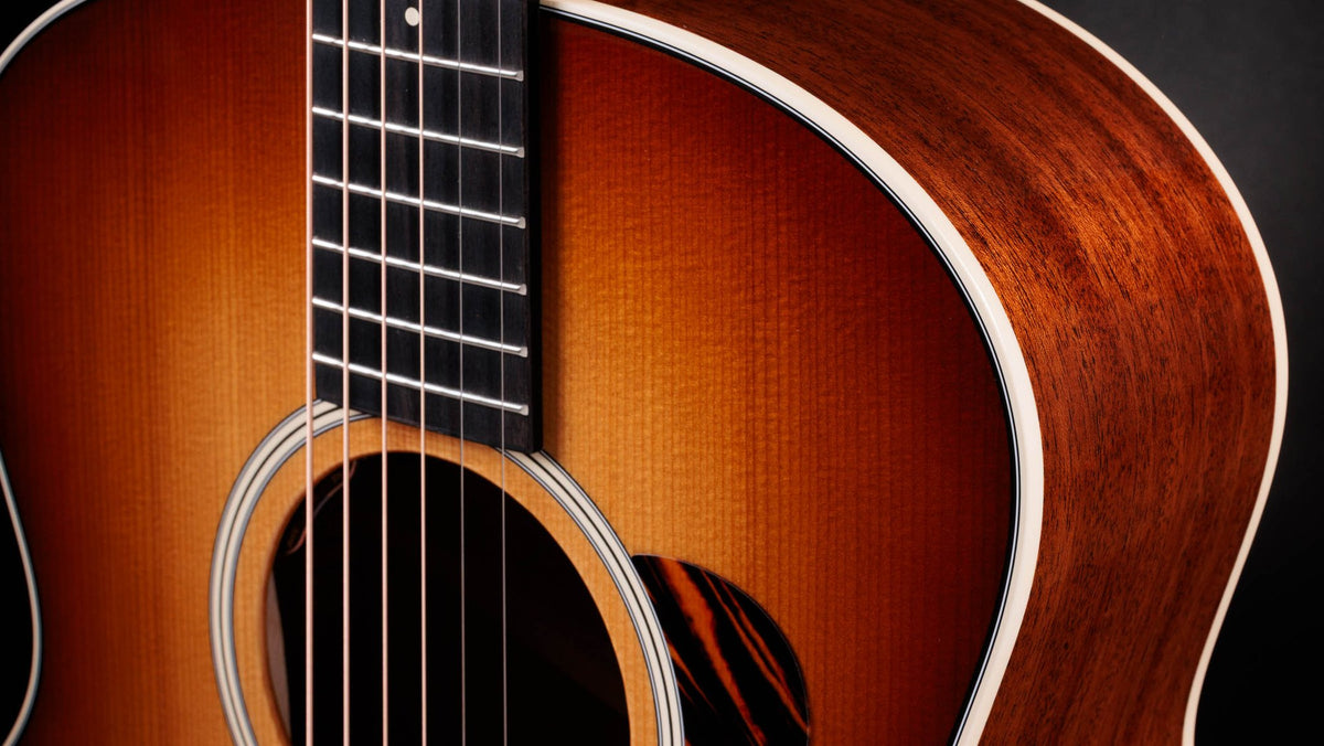 Đàn guitar acoustic điện Taylor Gold Label 514e mặt sunburst, pickguard firestripe – cận lỗ thoát âm và ngựa đàn