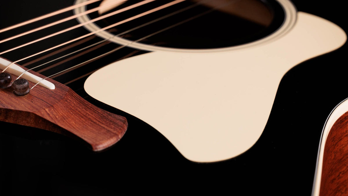 Đàn guitar acoustic điện Taylor Gold Label 517e mặt đen Blacktop – cận chi tiết hoàn thiện (góc 2)