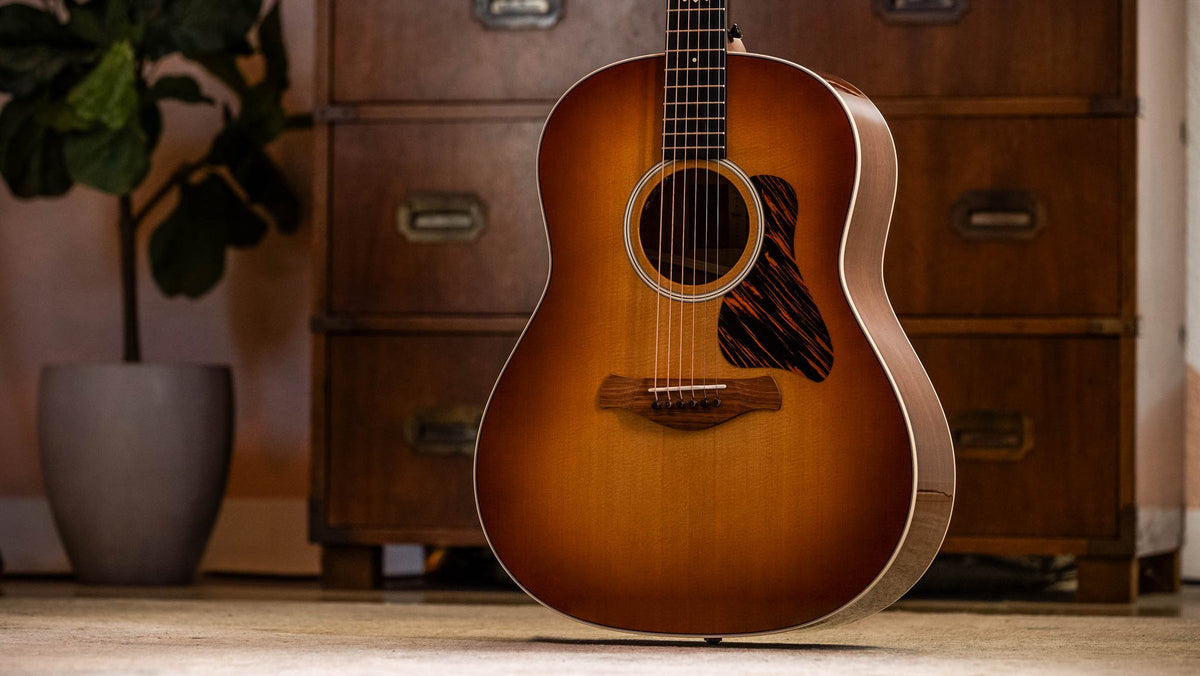Đàn guitar acoustic điện Taylor Gold Label 517e mặt Golden Brown SEB, pickguard firestripe – ảnh chính hãng chụp nằm ngang