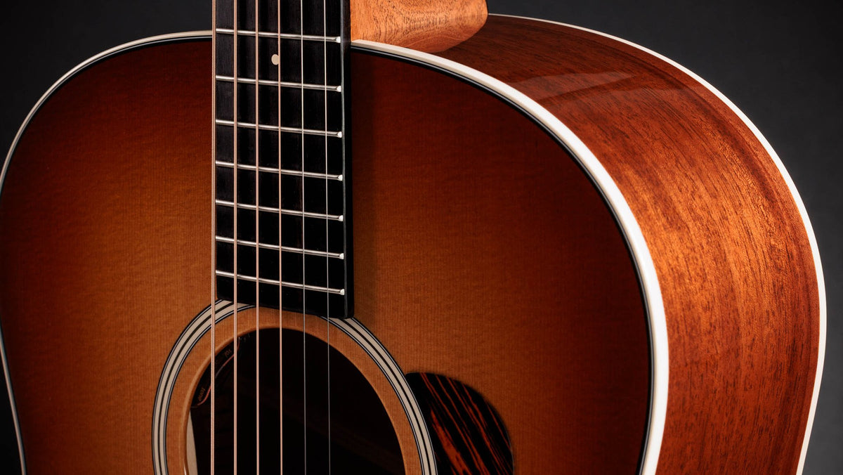 Đàn guitar acoustic điện Taylor Gold Label 517e mặt Golden Brown SEB, pickguard firestripe – cận lỗ thoát âm và ngựa đàn