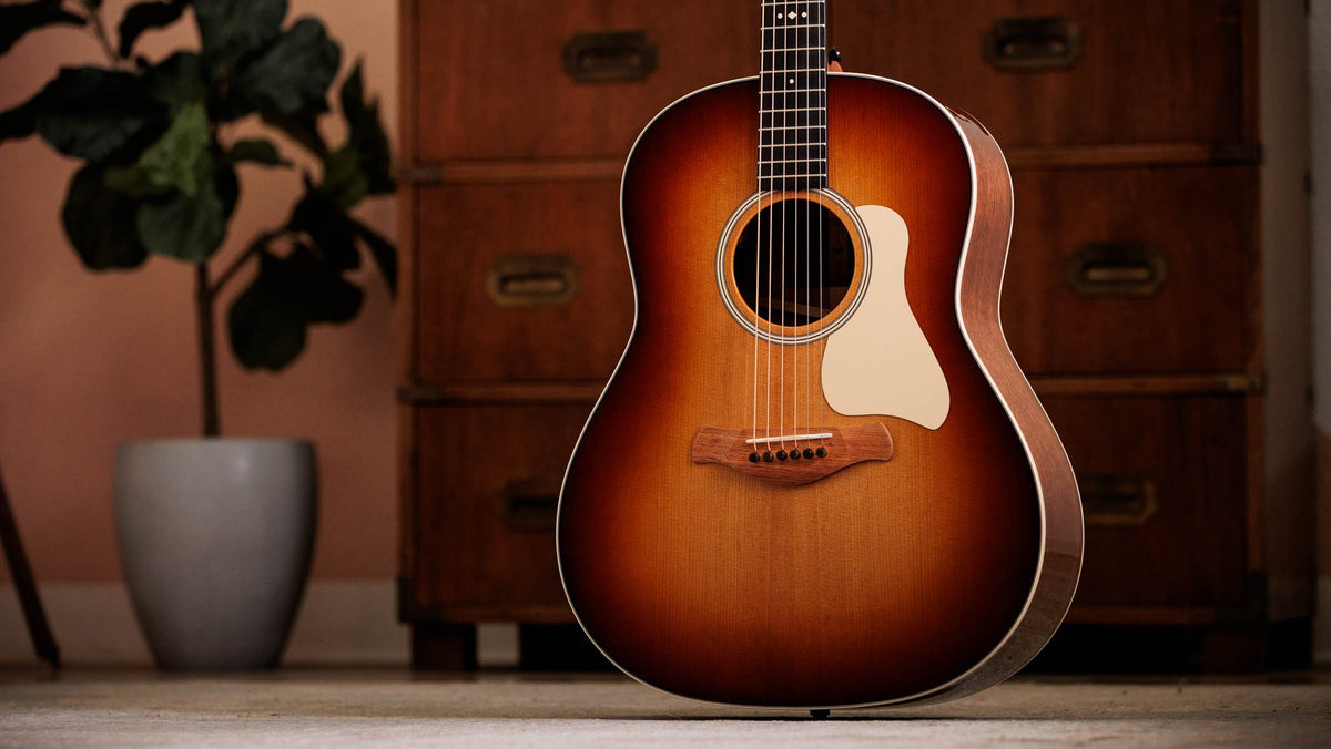 Đàn guitar acoustic điện Taylor Gold Label 517e mặt Golden Brown SEB, pickguard kem – ảnh chính hãng chụp nằm ngang
