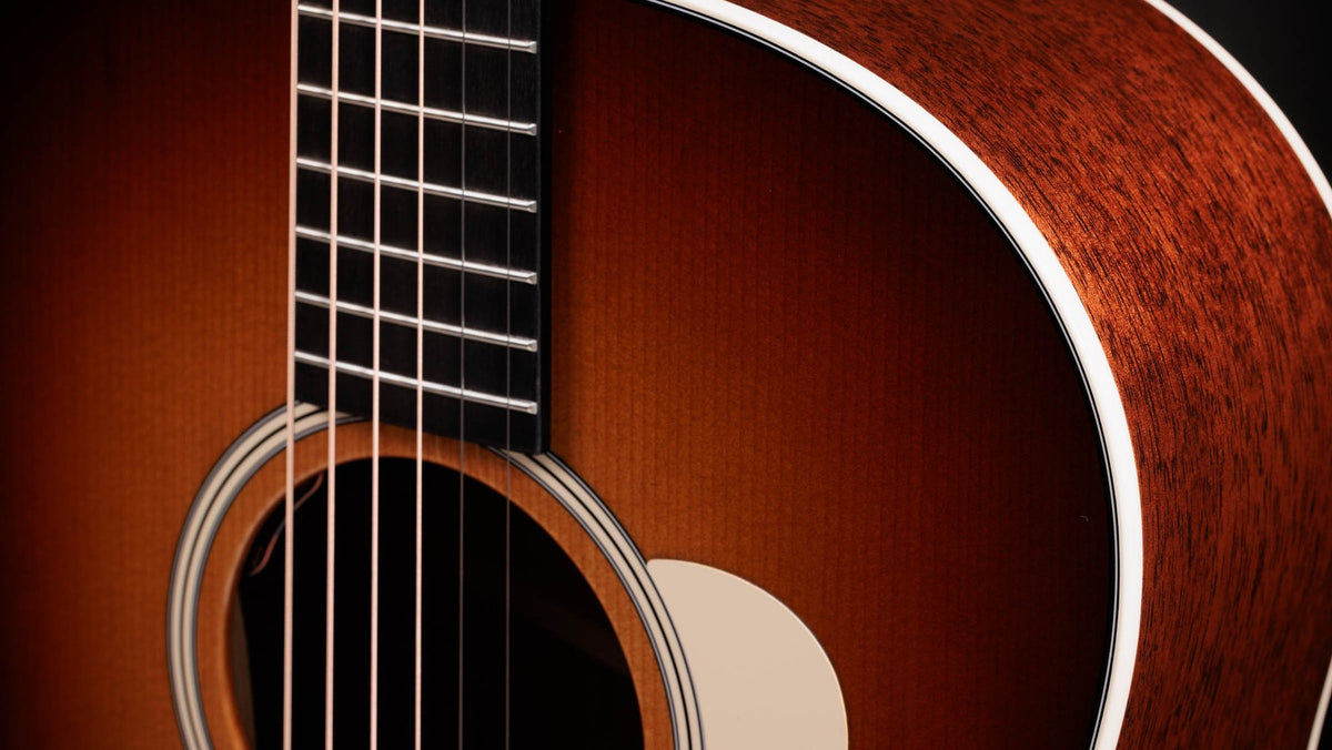 Đàn guitar acoustic điện Taylor Gold Label 517e mặt Golden Brown SEB, pickguard kem – cận lỗ thoát âm và ngựa đàn