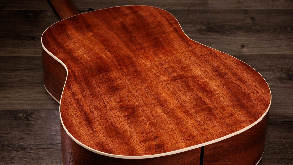 Đàn guitar acoustic điện Taylor Gold Label 517e màu Natural – thùng đàn chụp nghiêng