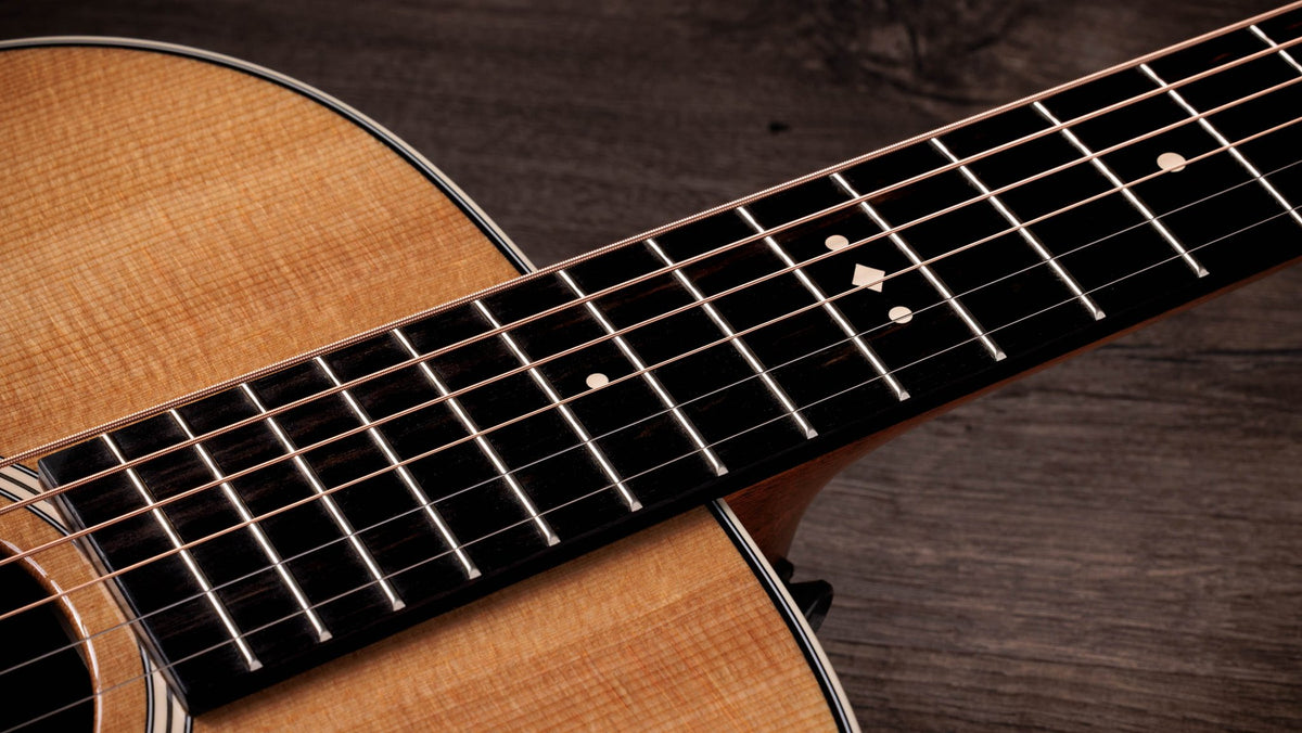 Đàn guitar acoustic điện Taylor Gold Label 712e – cận cần đàn và mặt phím (góc 2)