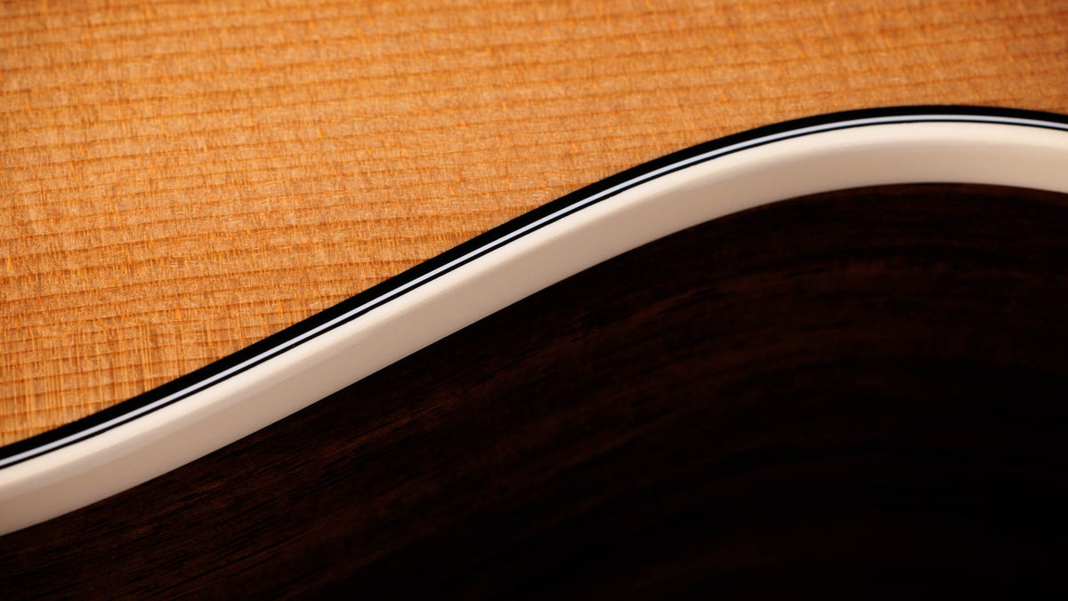 Đàn guitar acoustic điện Taylor Gold Label 712e – cận hông đàn (góc 2)