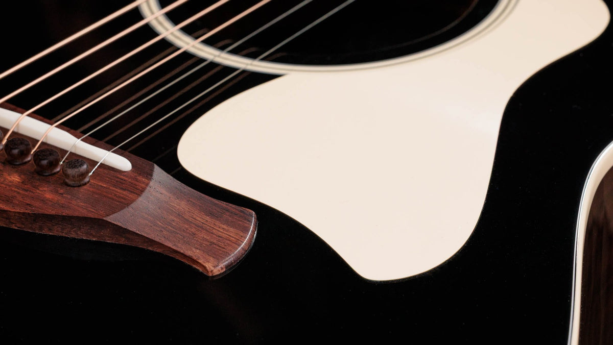 Đàn guitar acoustic điện Taylor Gold Label 717e mặt đen Blacktop – cận chi tiết hoàn thiện (góc 2)