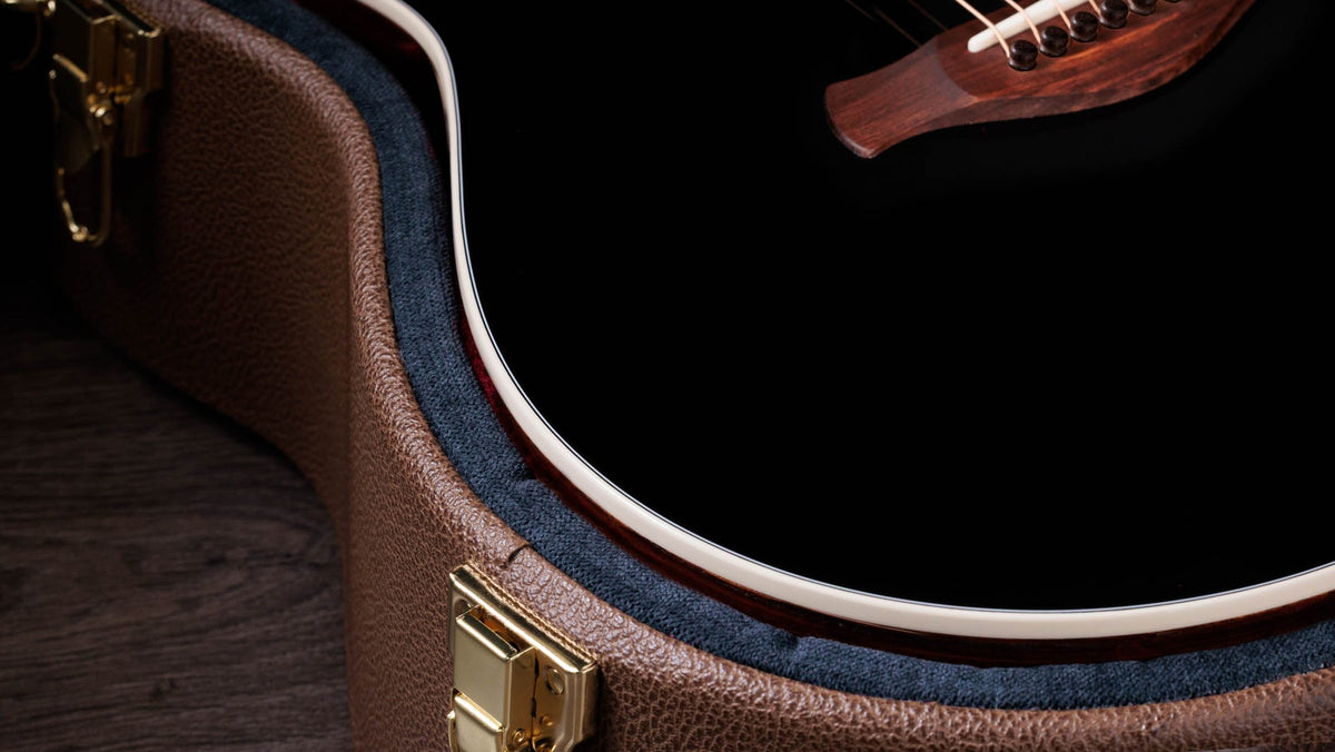 Đàn guitar acoustic điện Taylor Gold Label 717e mặt đen Blacktop – cận chi tiết hoàn thiện