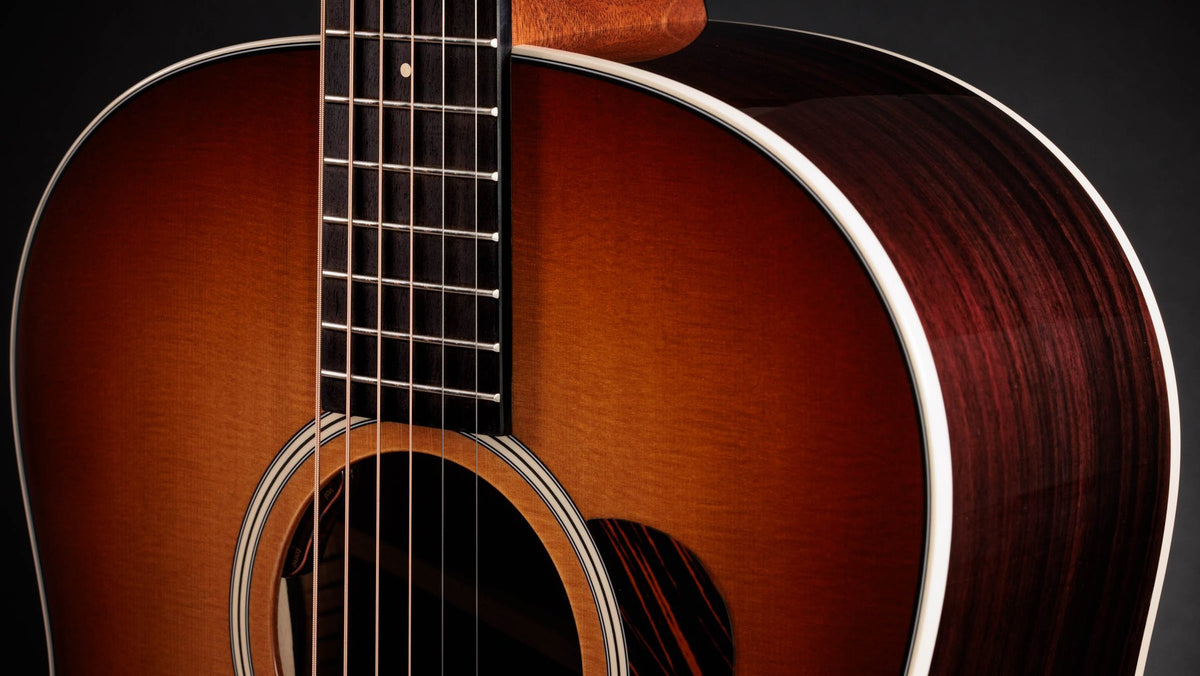 Đàn guitar acoustic điện Taylor Gold Label 717e mặt sunburst nâu vàng, pickguard firestripe – cận thùng đàn mặt trước
