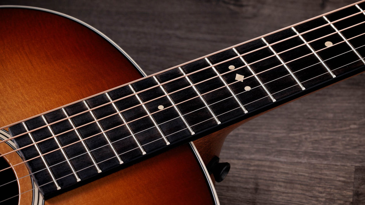 Đàn guitar acoustic điện Taylor Gold Label 717e mặt sunburst nâu vàng, pickguard firestripe – cận cần đàn và mặt phím