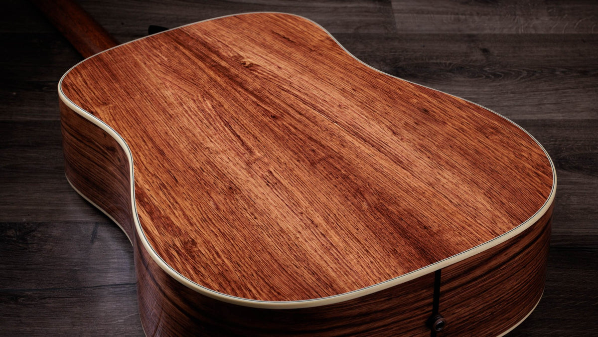 Đàn guitar acoustic điện Taylor Gold Label 810e – cận vân gỗ mặt lưng