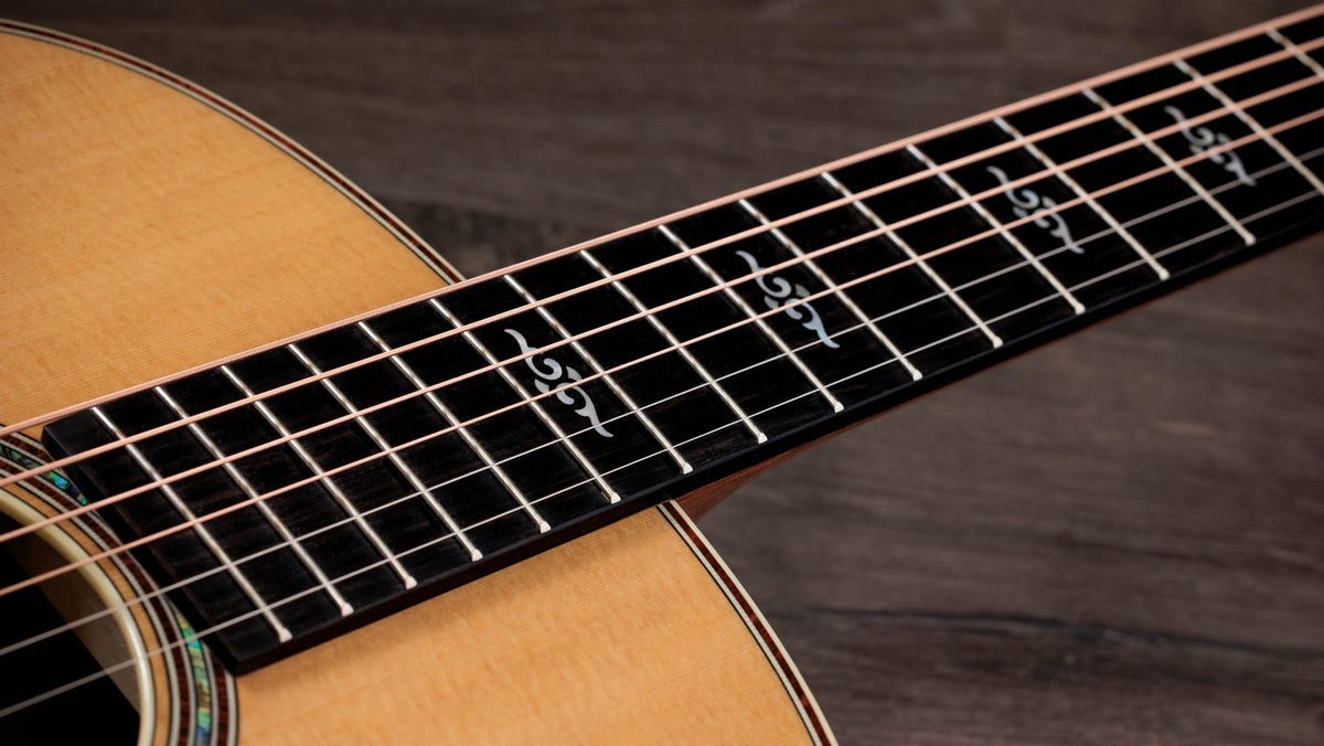 Đàn guitar acoustic điện Taylor Gold Label 817e mặt Natural – cận cần đàn và mặt phím