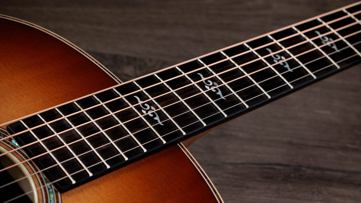 Đàn guitar acoustic điện Taylor Gold Label 817e mặt Sunburst – cận cần đàn và mặt phím
