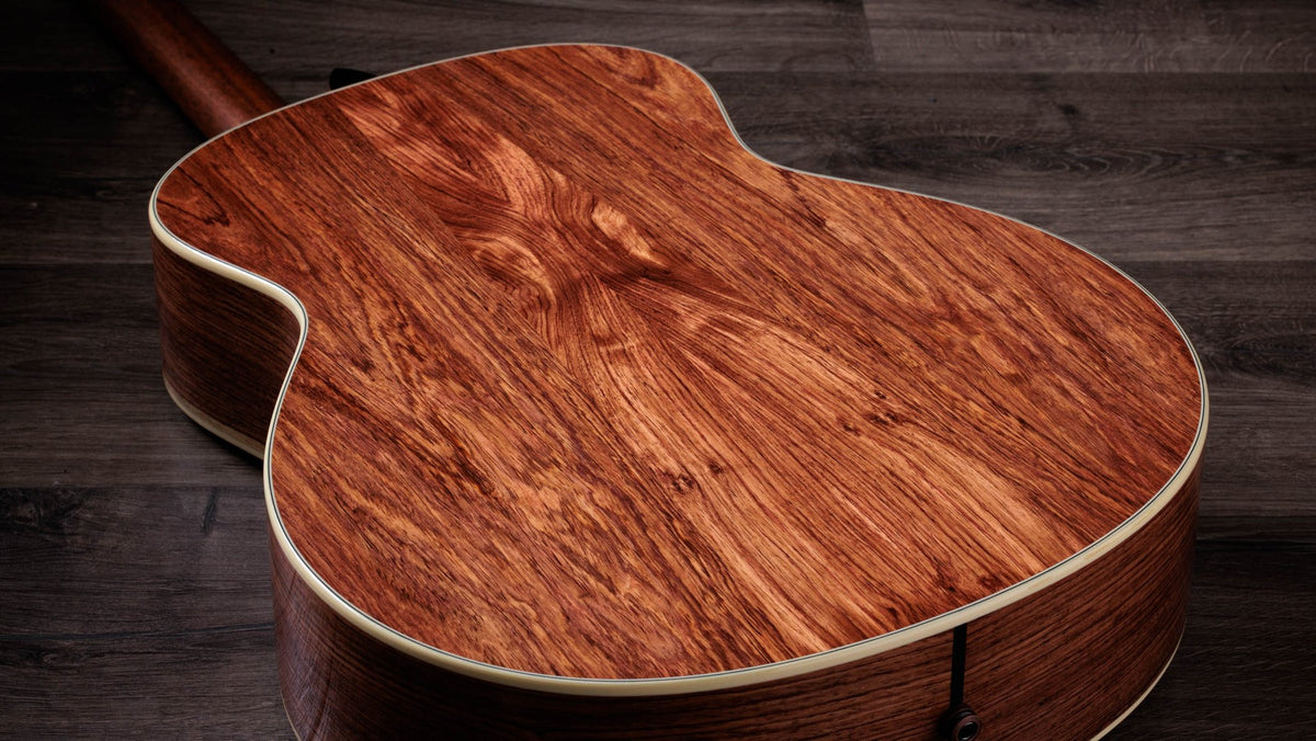 Đàn guitar acoustic điện Taylor Gold Label 914e mặt Teardrop Sunburst – cận vân gỗ mặt lưng