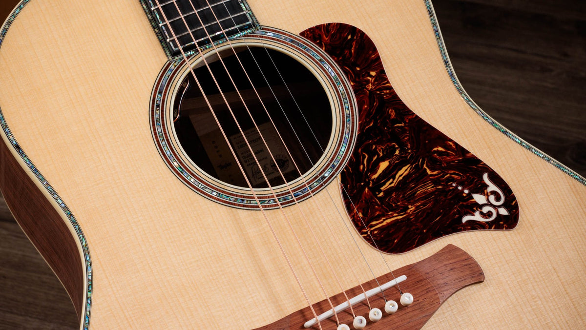 Đàn guitar acoustic điện Taylor Gold Label 917e mặt Natural – cận thùng đàn mặt trước (góc 2)