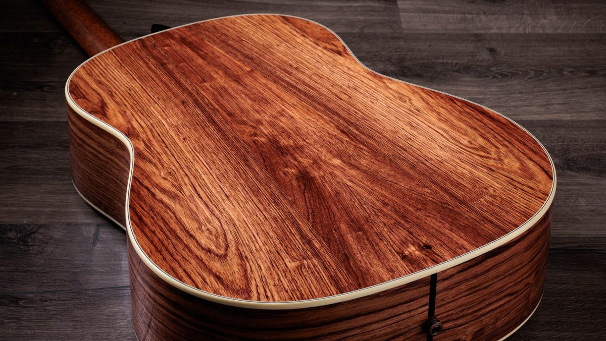 Đàn guitar acoustic điện Taylor Gold Label 917e mặt Teardrop Sunburst – cận vân gỗ mặt lưng