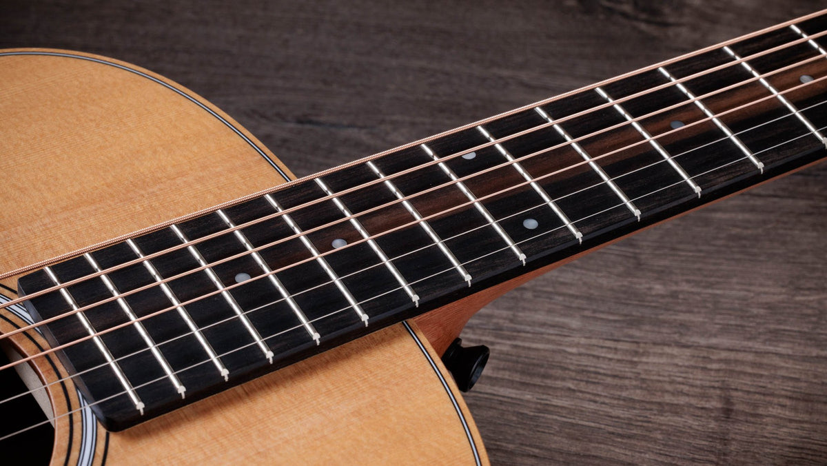 Đàn guitar acoustic điện Taylor GS Mini-e LTD Figured Koa màu Natural – cận cần đàn và mặt phím