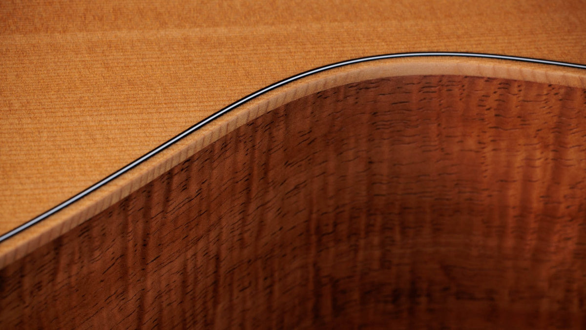 Đàn guitar acoustic điện Taylor GS Mini-e LTD Figured Koa màu Natural – cận chi tiết hoàn thiện