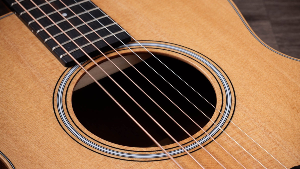 Đàn guitar acoustic điện Taylor GS Mini-e LTD Figured Koa màu Natural – cận hoa văn viền lỗ thoát âm (rosette)