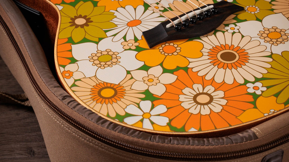 Đàn guitar acoustic điện Taylor GS Mini-e Special Edition màu Floral Green – cận lỗ thoát âm và ngựa đàn