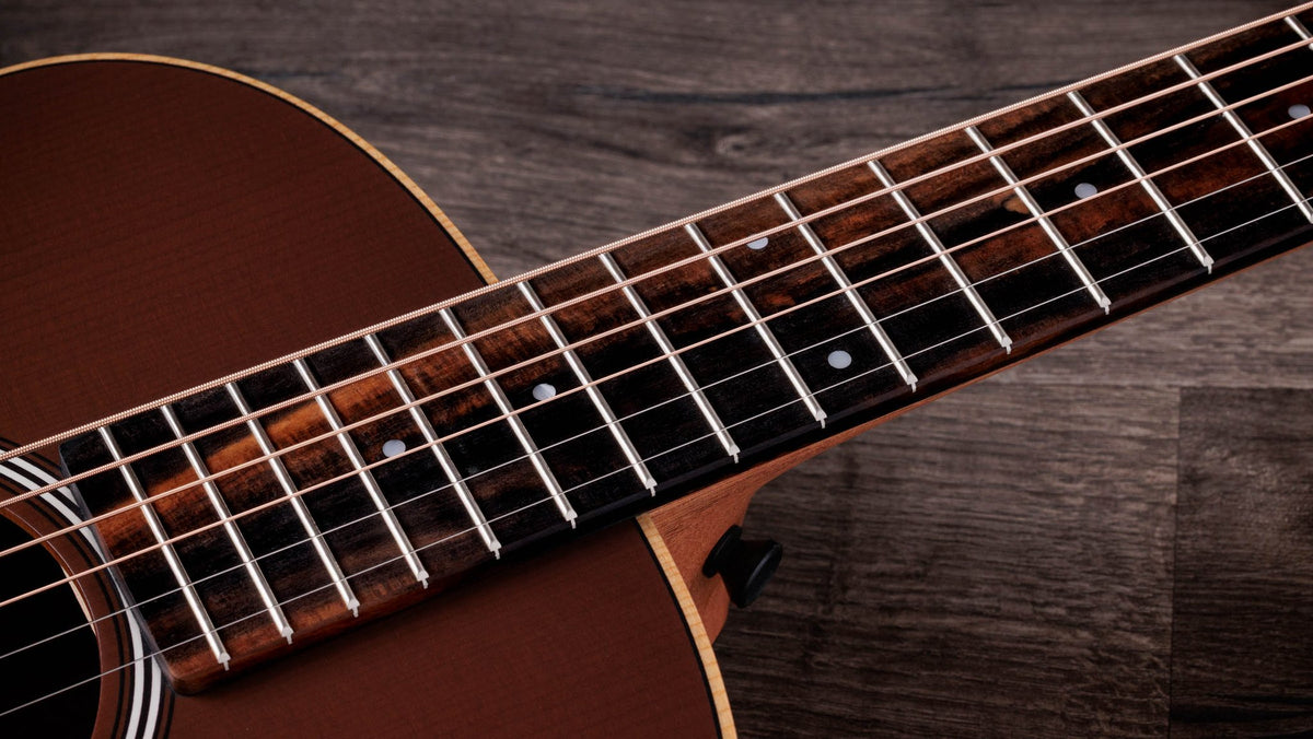 Đàn guitar acoustic điện Taylor GS Mini-e Special Edition màu Honeyburst – cận cần đàn và mặt phím