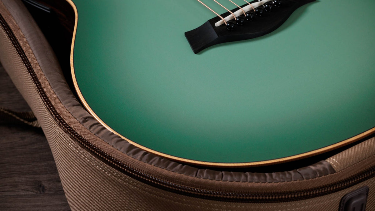 Đàn guitar acoustic điện Taylor GS Mini-e Special Edition màu Vintage Teal Burst – cận lỗ thoát âm và ngựa đàn