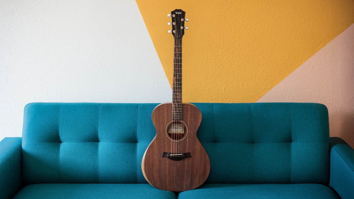 Đàn guitar acoustic điện Taylor Jacob Collier Academy 22e 5-String màu Natural – ảnh chính hãng chụp nằm ngang (góc 2)