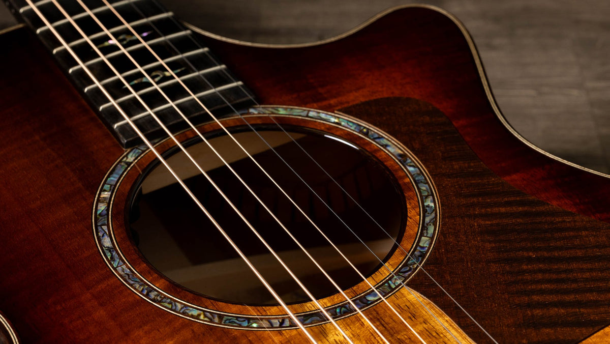 Đàn guitar acoustic điện Taylor K22ce 12-Fret Special Edition – cận lỗ thoát âm và ngựa đàn