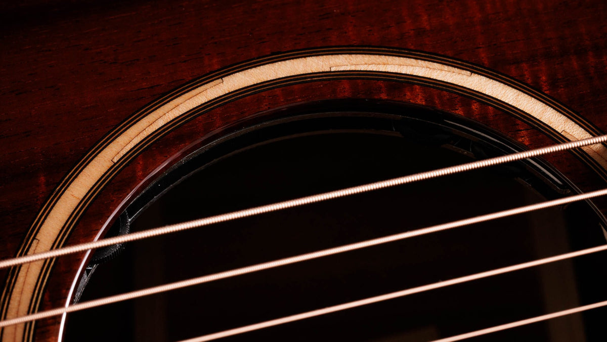 Đàn guitar acoustic điện Taylor K24ce – cận hoa văn viền lỗ thoát âm (rosette)