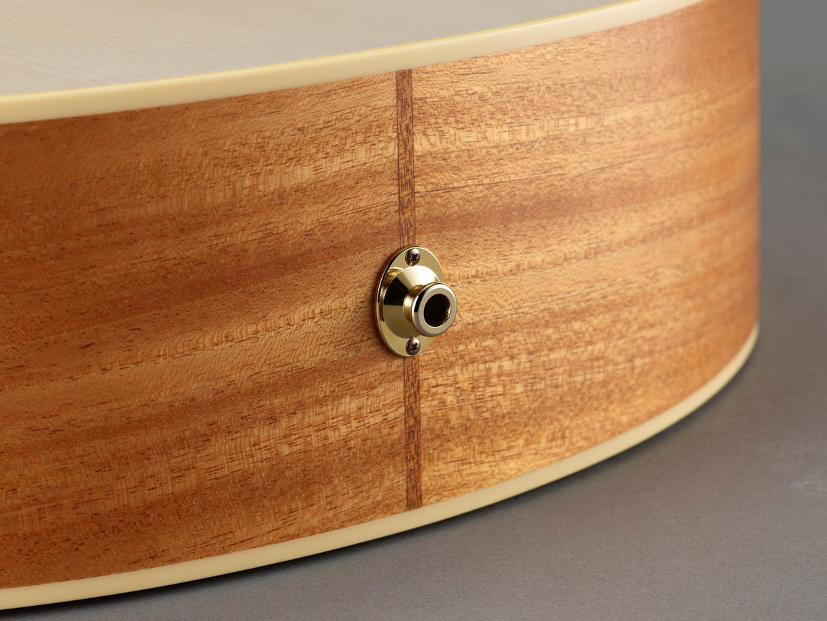 Đàn guitar acoustic điện Yamaha STORIA I màu Off White – cận jack cắm và nút đeo dây