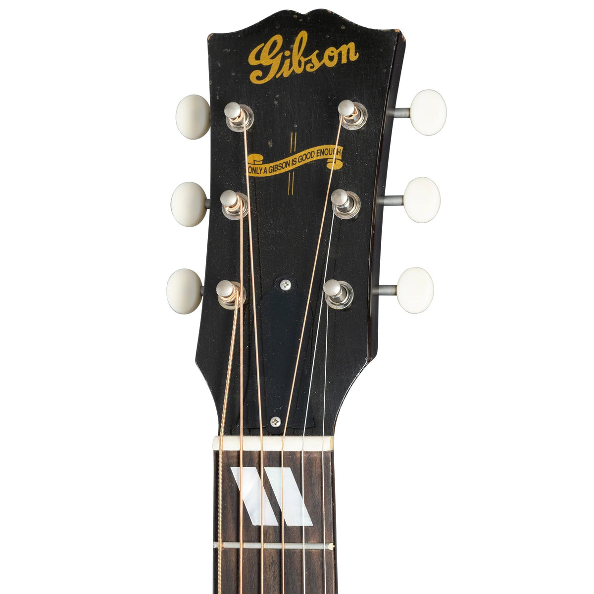 Đàn guitar acoustic Gibson 1942 Banner Southern Jumbo Reissue màu Light Aged Vintage Sunburst – cận đầu đàn và logo Gibson