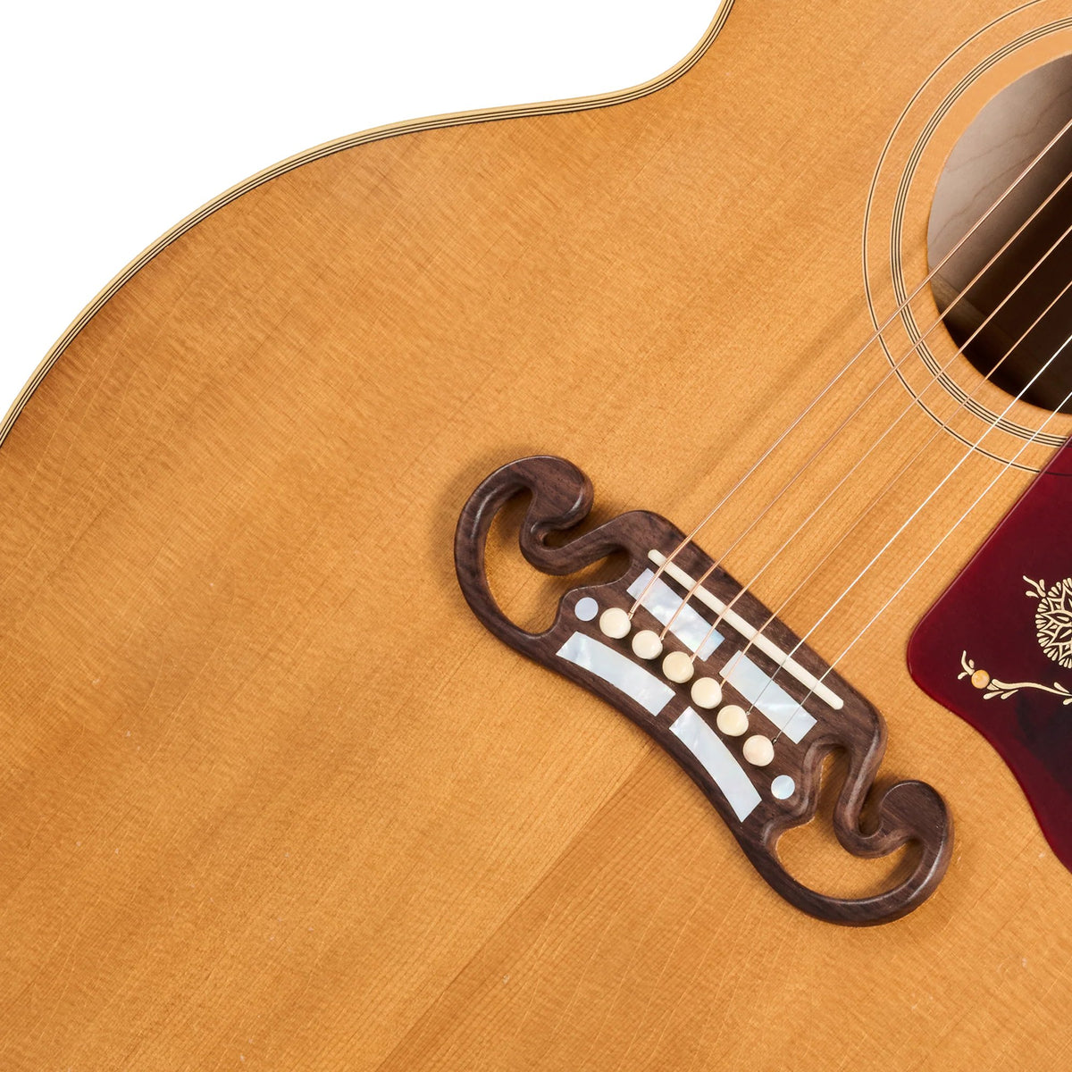 Đàn guitar acoustic Gibson 1957 SJ-200 màu Light Aged Dark Natural – cận lỗ thoát âm và ngựa đàn