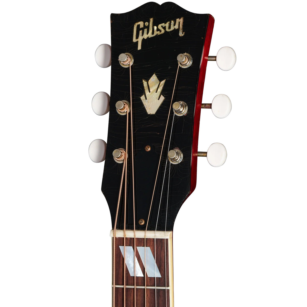 Đàn guitar acoustic Gibson 1963 Country Western màu Heavy Aged Smoked Natural – cận đầu đàn và logo Gibson