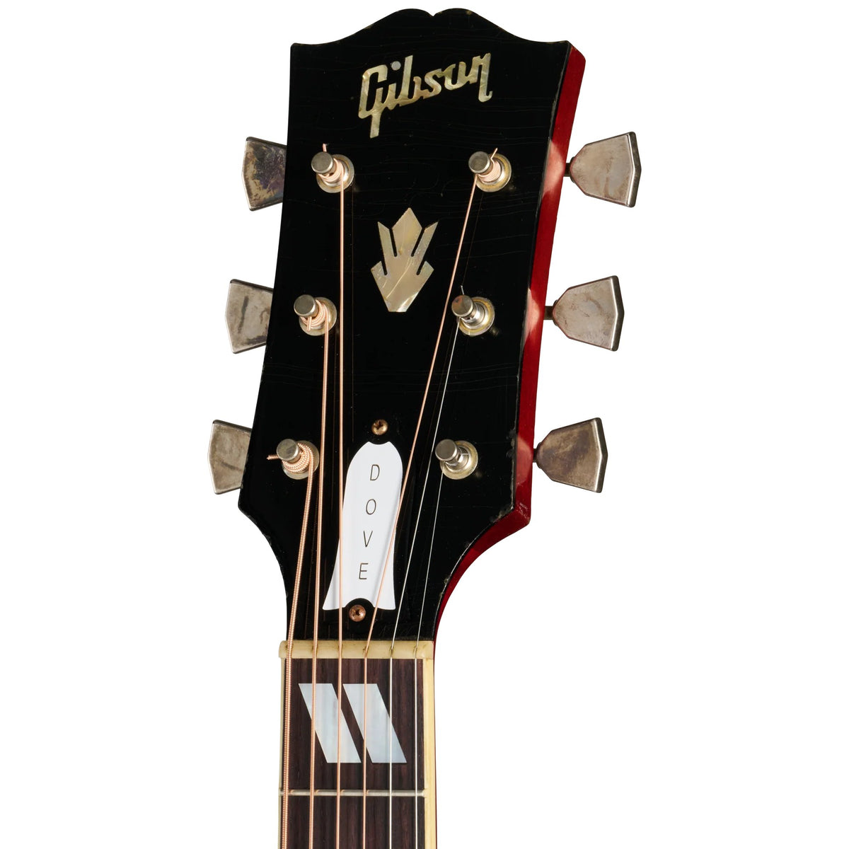 Đàn guitar acoustic Gibson 1963 Dove màu Light Aged Dark Natural – cận đầu đàn và logo Gibson