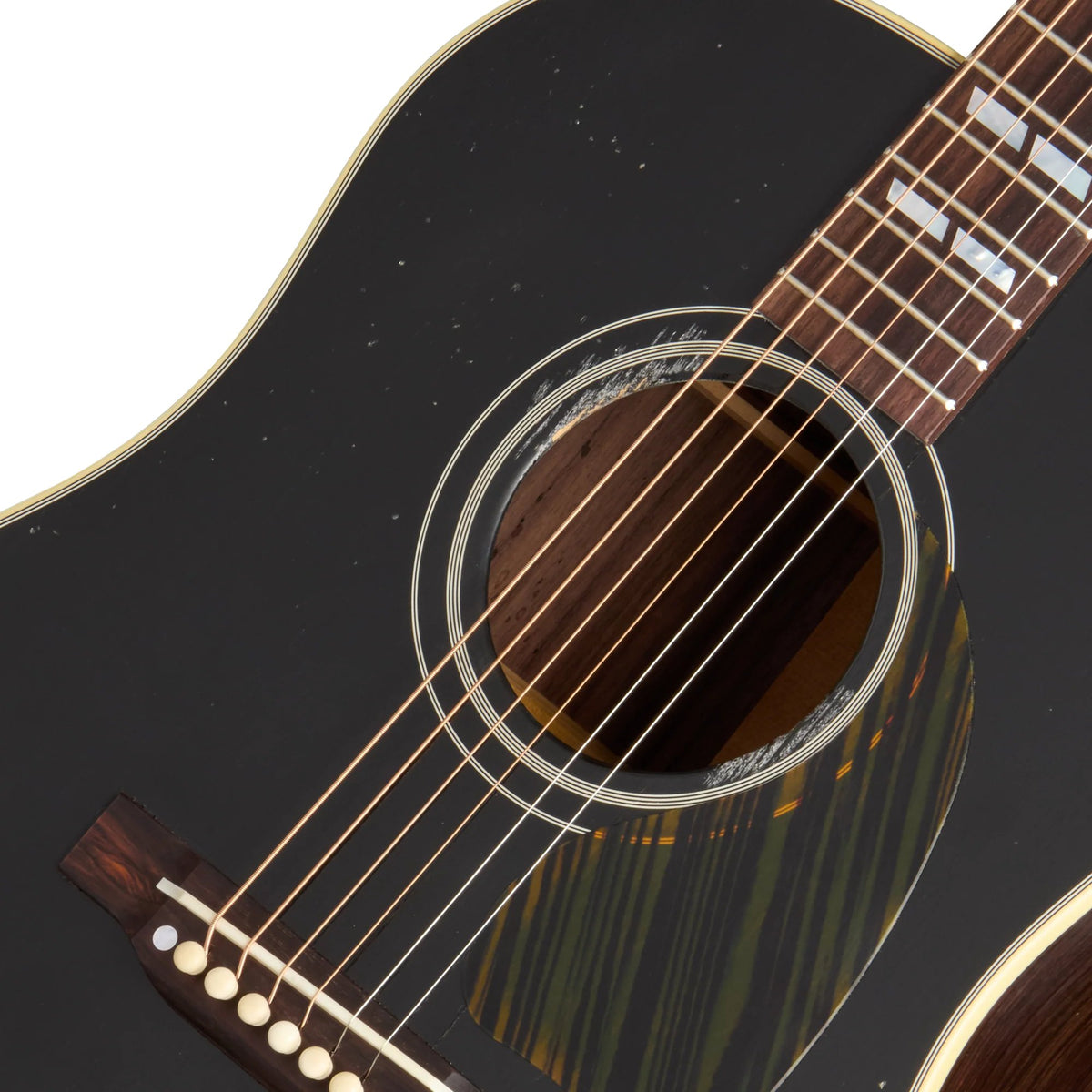 Đàn guitar acoustic Gibson Custom 1942 Banner Southern Jumbo Ebony Top màu Light Aged Ebony Top – cận hoa văn viền lỗ thoát âm (rosette)