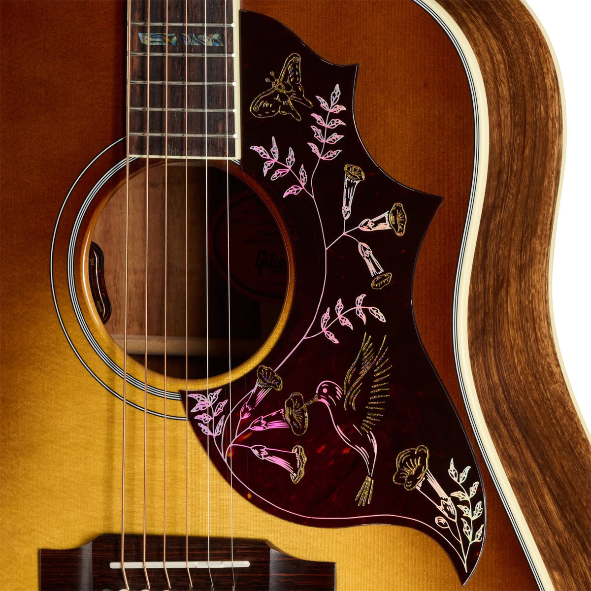 Đàn guitar acoustic Gibson Custom Hummingbird Elegant Koa màu Honey Burst – cận chi tiết hoàn thiện (góc 4)
