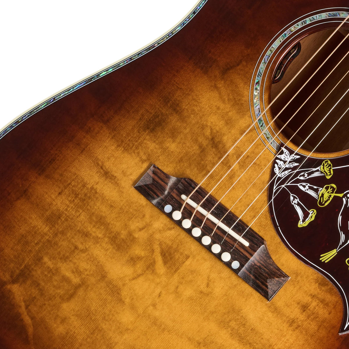 Đàn guitar acoustic Gibson Hummingbird Anniversary Limited Edition màu Cremona Burst – cận lỗ thoát âm và ngựa đàn