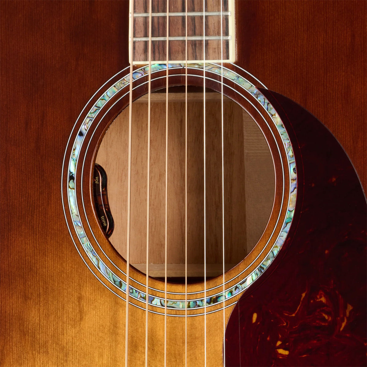 Đàn guitar acoustic Gibson J-45 Anniversary Limited Edition màu Cremona Burst – cận bộ EQ / pickup