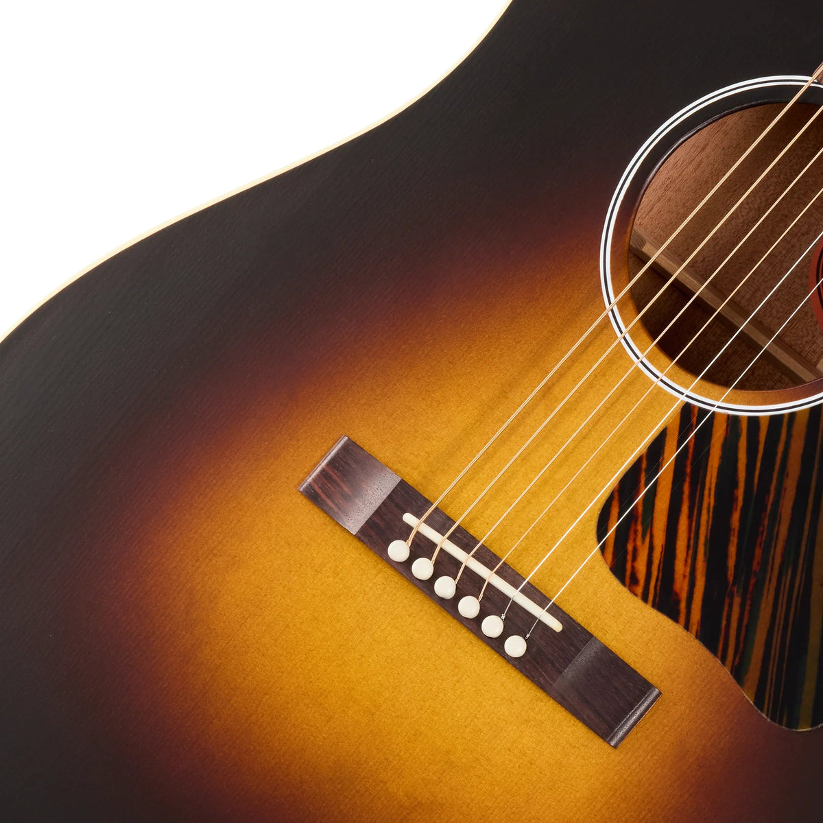 Đàn guitar acoustic Gibson J-45 Century 12-Fret màu Vintage Sunburst – cận lỗ thoát âm và ngựa đàn