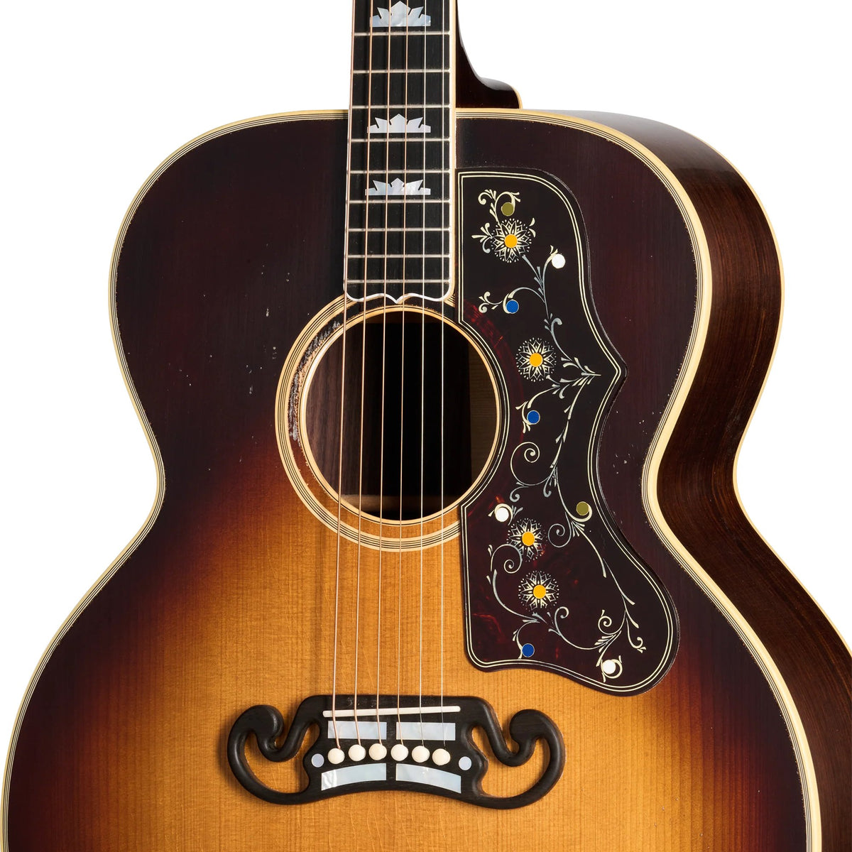 Đàn guitar acoustic Gibson Pre-War SJ-200 Rosewood màu Light Aged Faded Vintage Sunburst – cận hoa văn viền lỗ thoát âm (rosette)