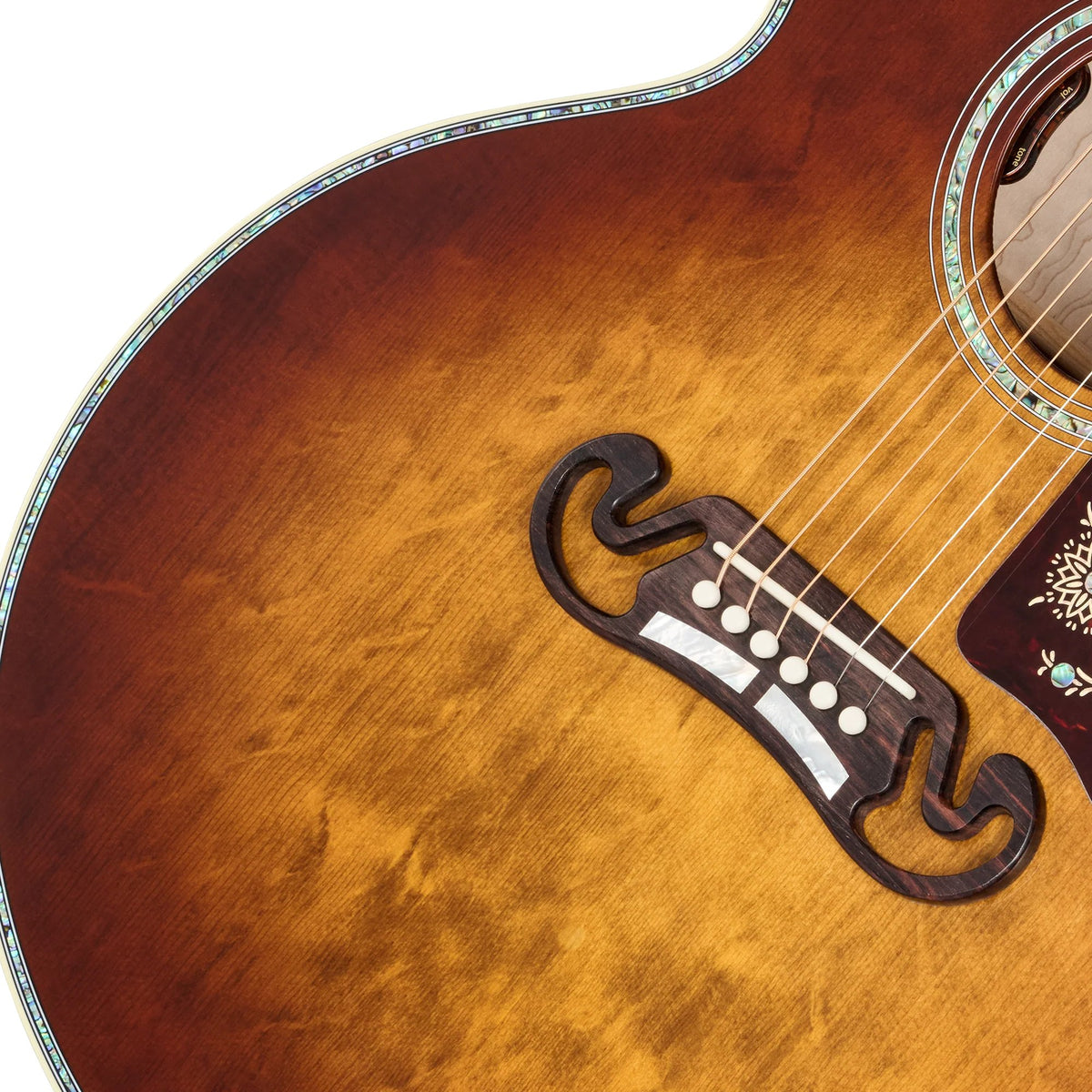 Đàn guitar acoustic Gibson SJ-200 Anniversary Limited Edition màu Cremona Burst – cận lỗ thoát âm và ngựa đàn