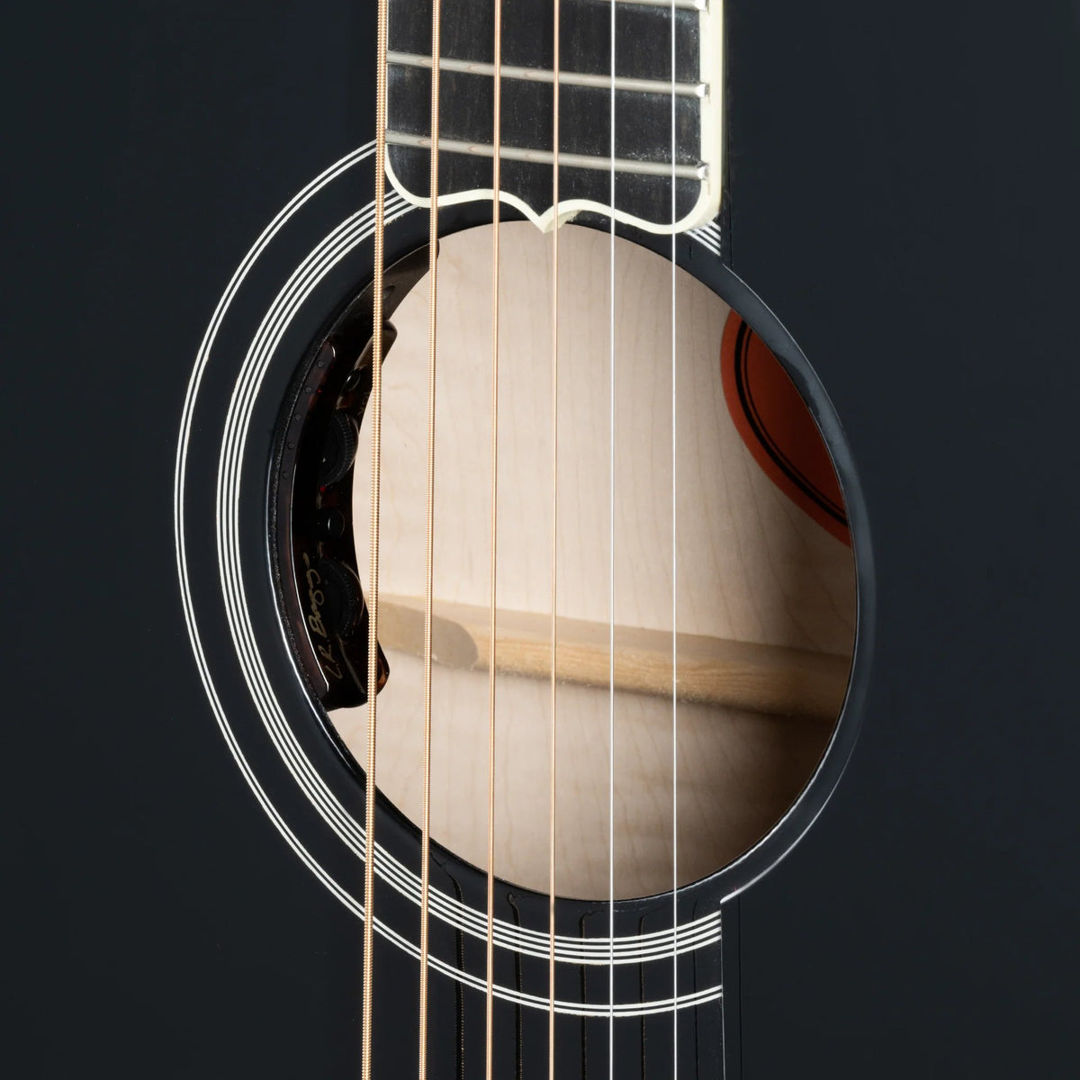 Đàn guitar acoustic Gibson SJ-200 Custom màu Ebony – cận bộ EQ / pickup